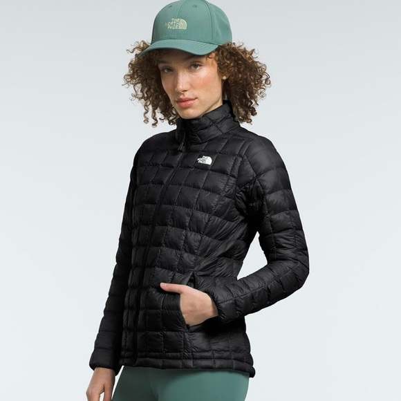 Women’s Northface Thermoball ECO 2.0 - Picture 2 of 11